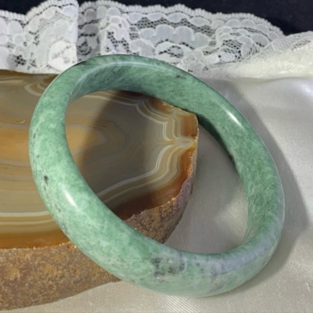 NATURAL JADE VINTAGE BANGLE BRACELET